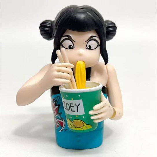 Аниме фигурка K-POP Охотницы на демонов ест лапшу 3 (цветная коробка)