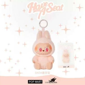 Игрушка Лабубу LABUBU на брелке - Белый сидит (серия 2)