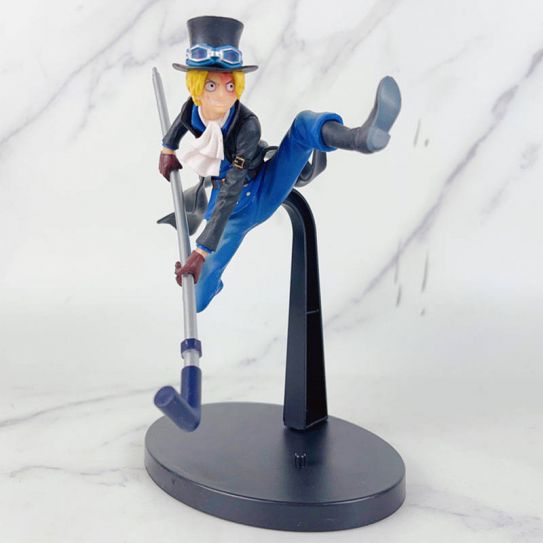 Аниме фигурка Ван Пис Сабо в шляпе и с трубой в полете