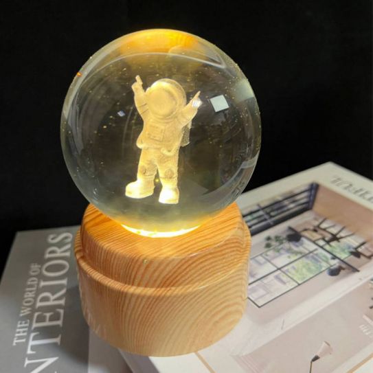Светильник ночник шар стеклянный мини космонавт 6D YB-624