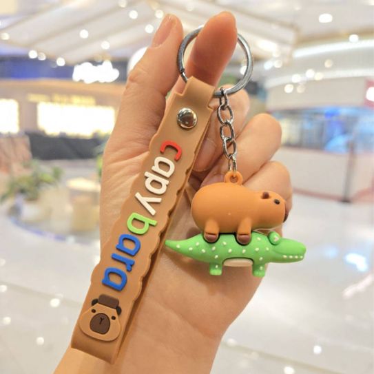 Брелок резиновый Капибара на крокодиле